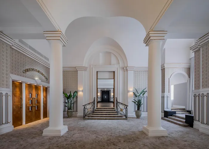 The Queens Hotel